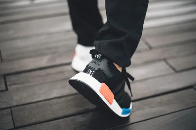 Czarne adidasy damskie - moda i wygoda w jednym